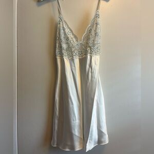 BRIDAL CHEMISE NIGHTGOWN AND ROBE SET in bloom by Janquil size medium NWT